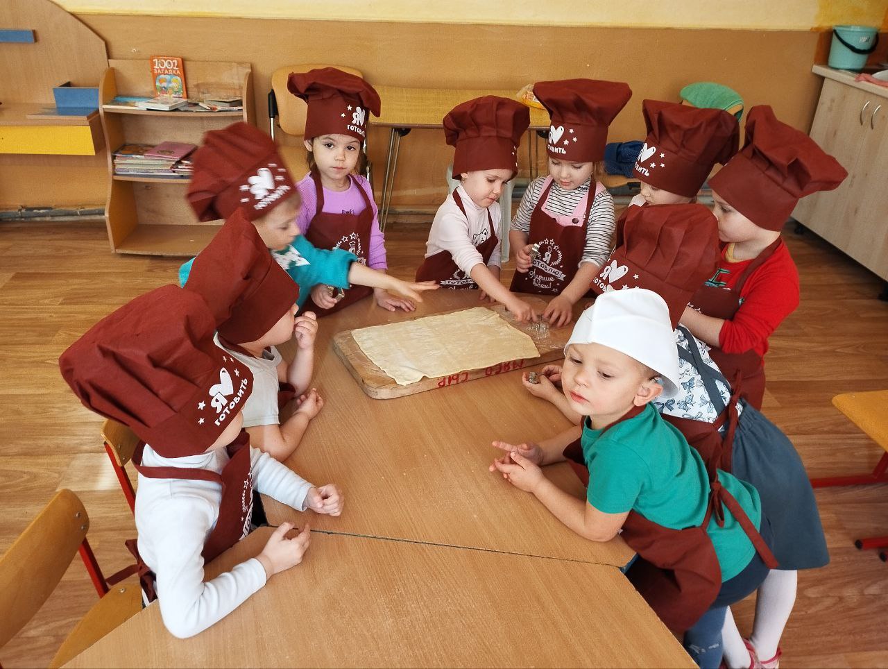 занятие в ясельной группе. дети на занятии в детском саду. занятия для детей в средней группе. мл гр проекты. занятия в младшей группе детского сада.