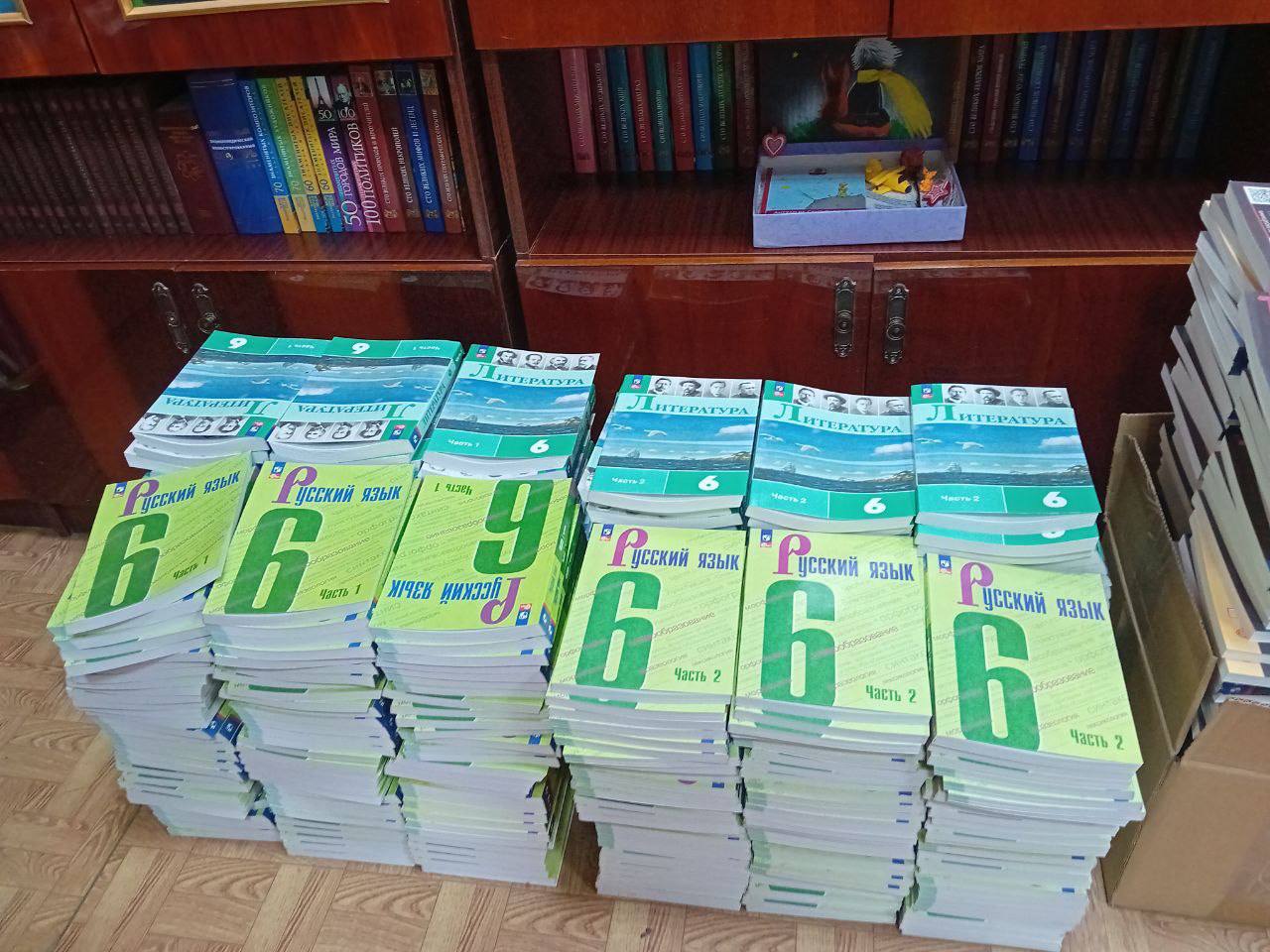 Приобретаем учебники. Покупаю учебники. Магазин учебников для школы. Самый дешевый интернет магазин учебников для школы. Фото учебников.